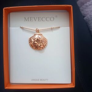 Mevecco Gold Seashell Necklace Elegant Jewelry